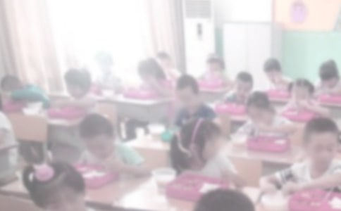 如何培養(yǎng)寶寶自己吃飯