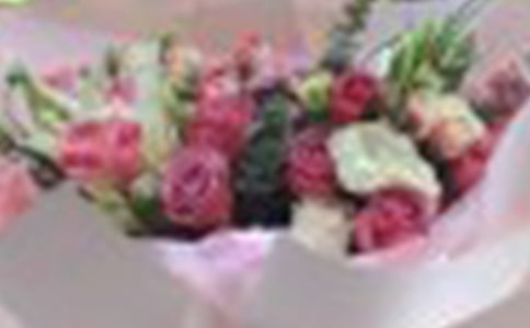 花瓶玫瑰花插花技巧