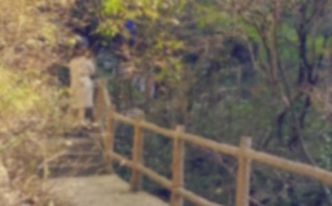 爬山運動中下山的正確方法