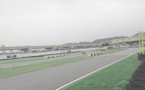 《F1賽車的輪胎》高三說明文閱讀題及答案