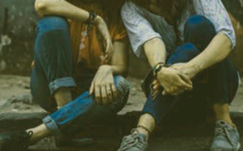 女士標(biāo)準(zhǔn)坐姿的禮儀有哪些-個(gè)人禮儀